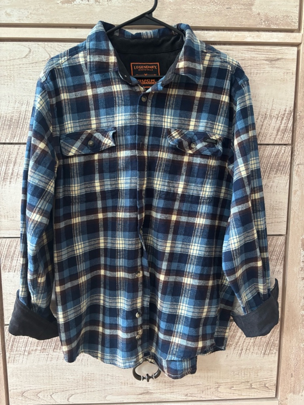 NWOT - Legendary Whitetails 
Mens Buck Commander button up flannel shirt